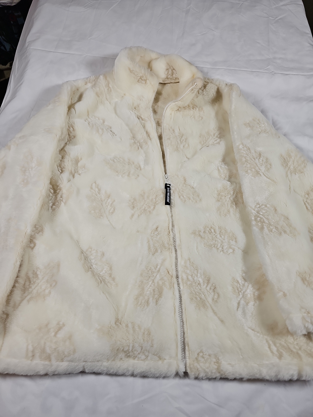 Vintage Black Mountain Women's Faux Fur Zip Jacket - Cream